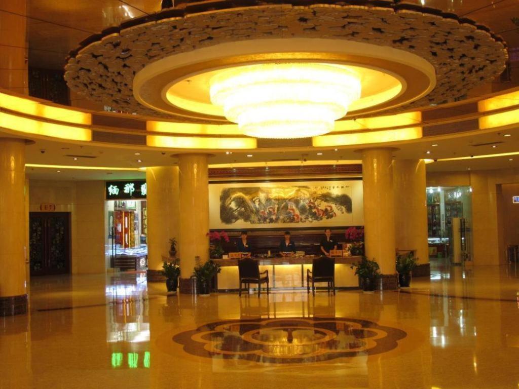 Kunming Zhong Huang Hotel Exteriör bild